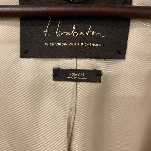 Aritzia wool coat nearly new condition - Picture 3 of 3